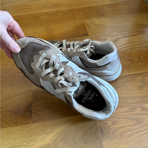 New Balance Brown and Cream Sneakers - Picture 4 of 4